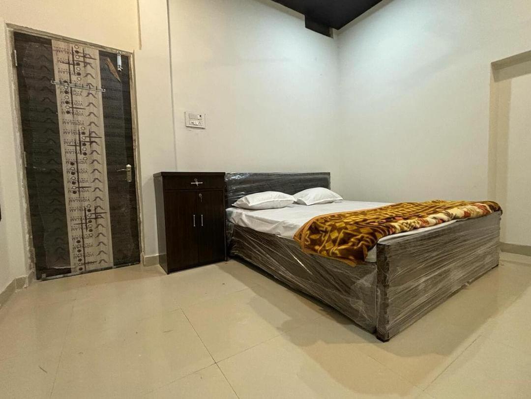 Madhuri Guest House Varanasi Ngoại thất bức ảnh